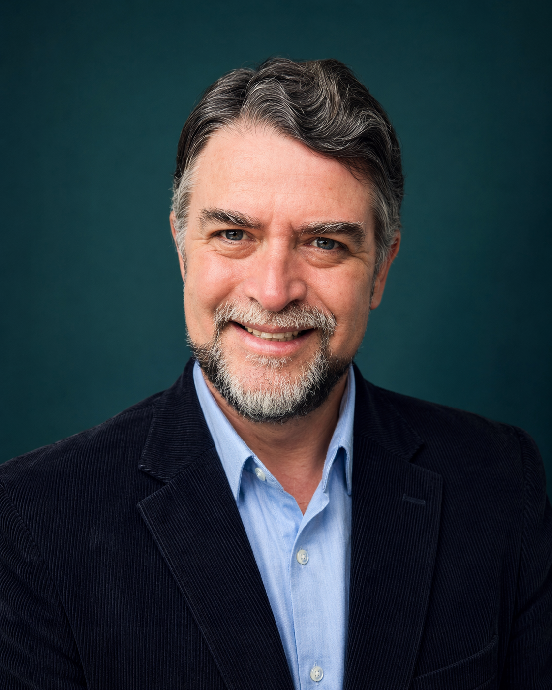 Dr. León Machado